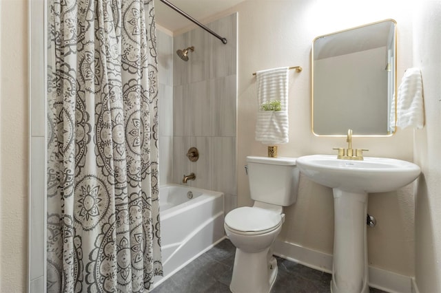 bathroom featuring tile patterned flooring, toilet, baseboards, and shower / bathtub combination with curtain