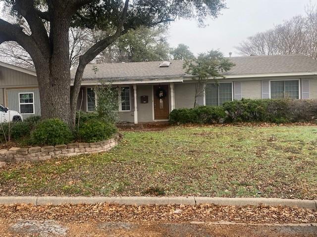 ranch-style home with a front lawn