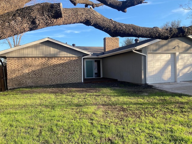 single story home featuring a garage and a front lawn