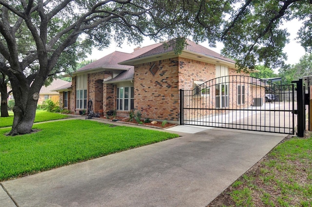 view of front of property with a front yard