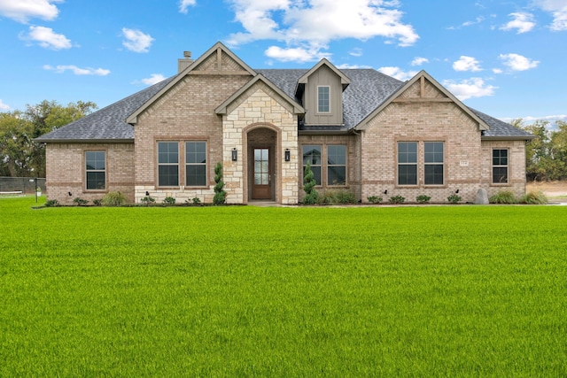 view of front of house with a front yard