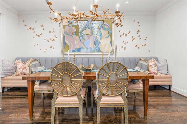 living area with crown molding, hardwood / wood-style floors, a notable chandelier, and breakfast area