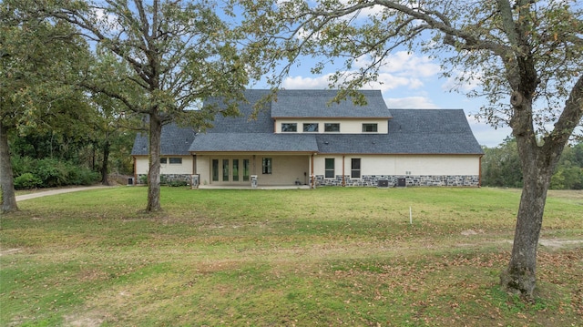 view of front of home with a front lawn