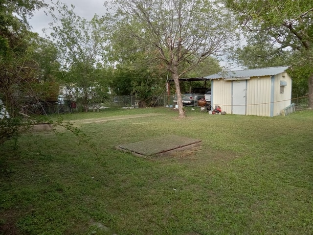 view of yard with a storage shed