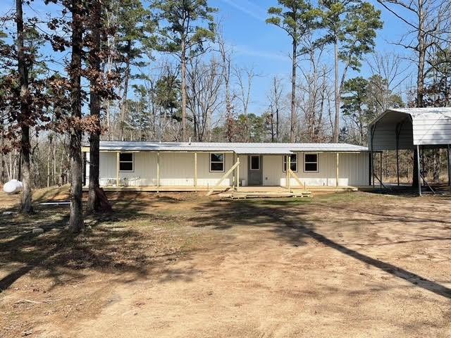 view of front of property featuring a carport