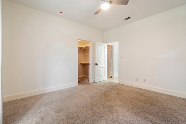 carpeted empty room featuring ceiling fan