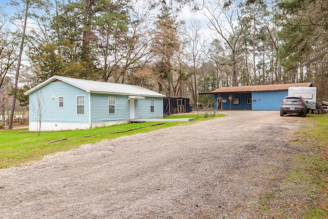 view of front facade with a front lawn and a carport