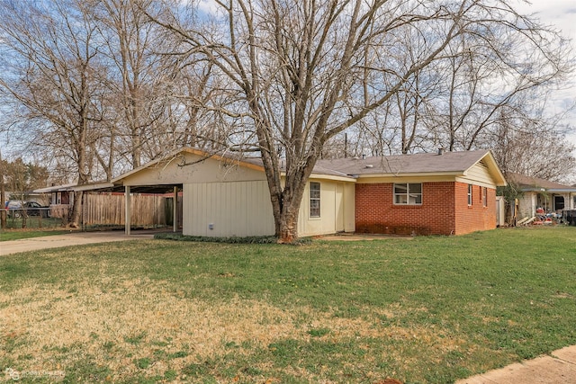 view of front of home with a carport and a front lawn