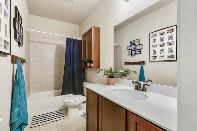 full bathroom with tile patterned floors, toilet, vanity, and shower / bath combo