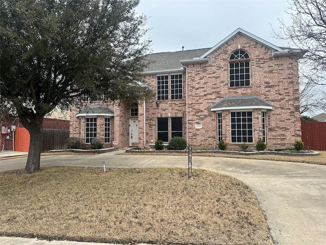 view of front of house featuring a front yard