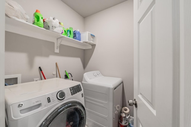 washroom featuring washing machine and dryer