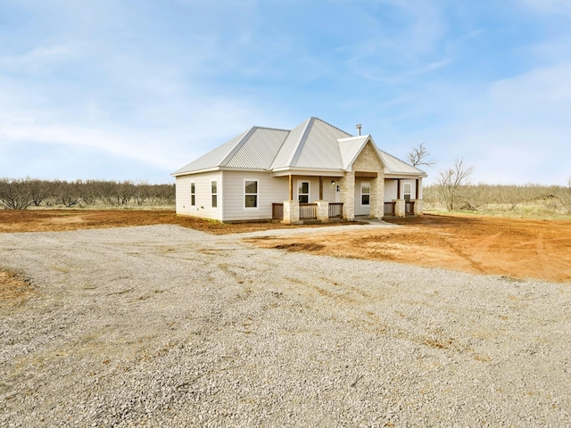 view of front of property featuring covered porch