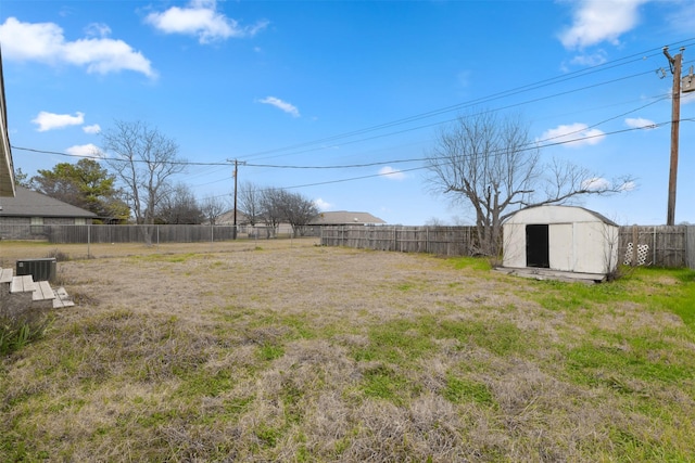 view of yard with a shed