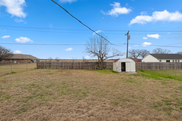 view of yard featuring a storage unit