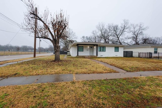 ranch-style house featuring a front lawn