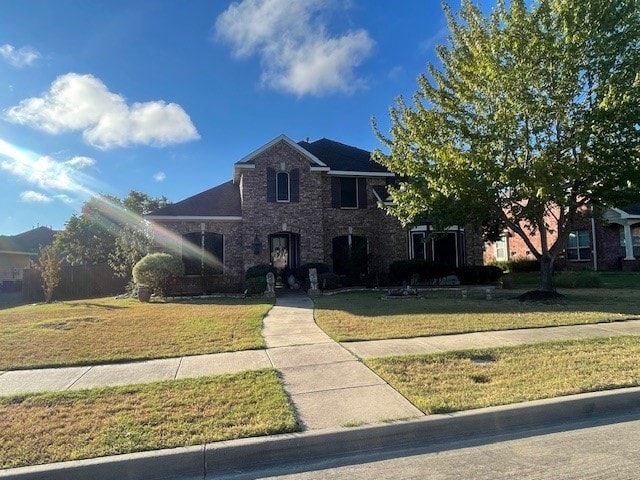 view of front of home featuring a front yard