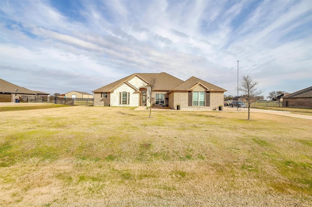 single story home with a front lawn