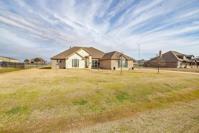 view of front of home featuring a front lawn