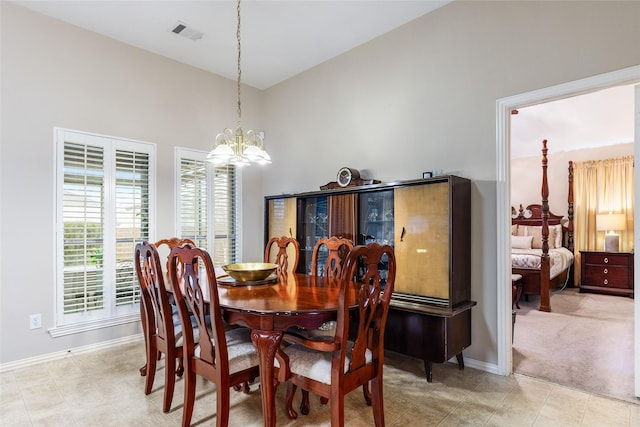 dining room featuring lofted ceiling and a notable chandelier