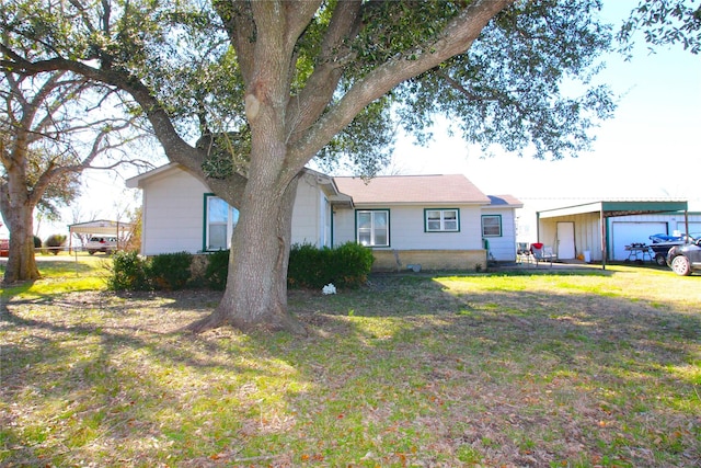 ranch-style home with a front yard