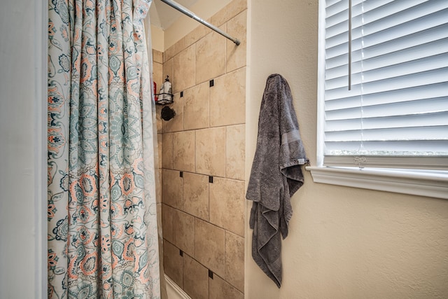 full bathroom featuring a shower with shower curtain