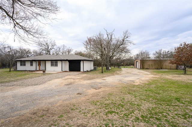 view of yard with an outbuilding and a garage