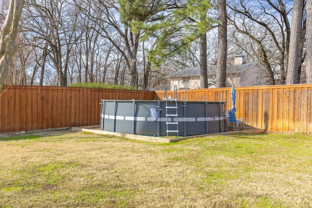 view of yard featuring a fenced in pool