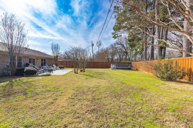 view of yard featuring a patio