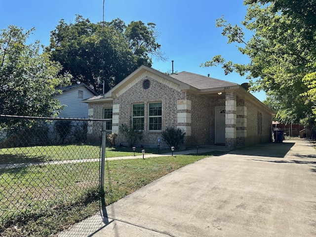 ranch-style house with a front lawn