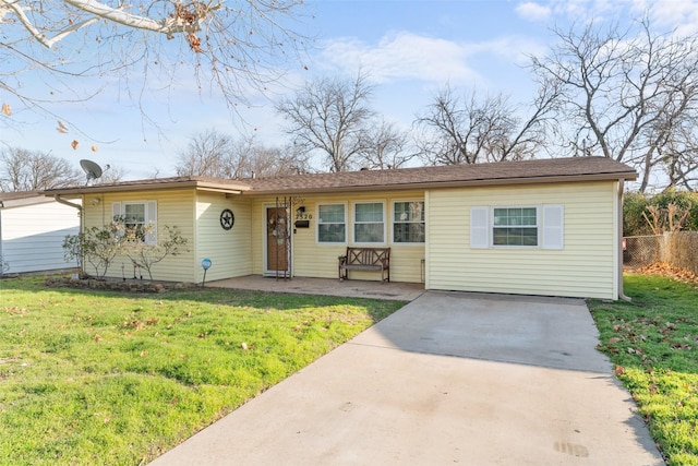 single story home featuring fence and a front lawn