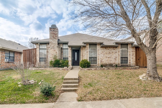 view of front of house featuring a front yard