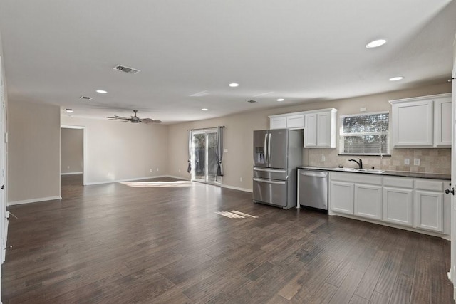 kitchen featuring a sink, stainless steel appliances, visible vents, recessed lighting, and open floor plan