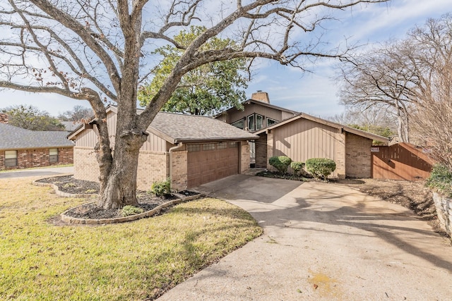 view of front of home featuring a front lawn and a garage