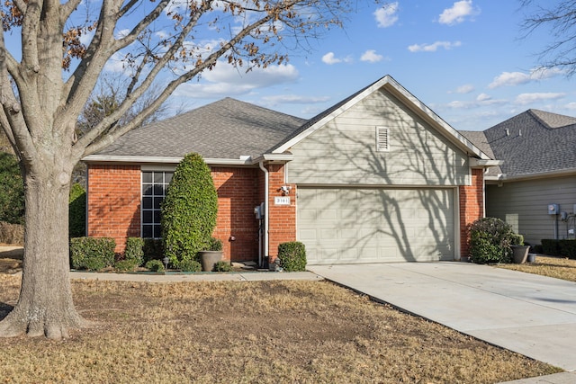 view of front facade featuring a garage