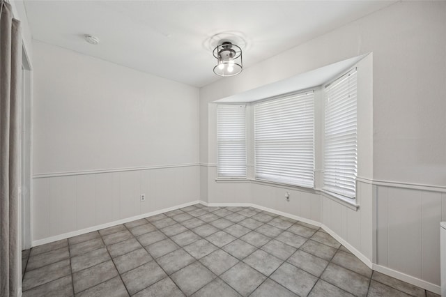 7316 Martha Ln, Fort Worth, TX 76112 - unfurnished room featuring wainscoting and a smoke detector