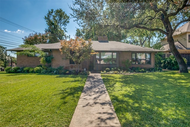 single story home with a front lawn