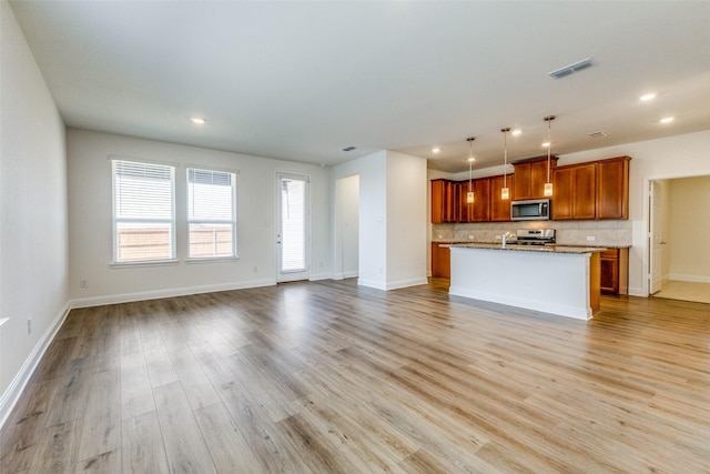3917 Belleview Pl, Crandall, TX 75114 - unfurnished living room featuring baseboards, visible vents, recessed lighting, and light wood-style floors