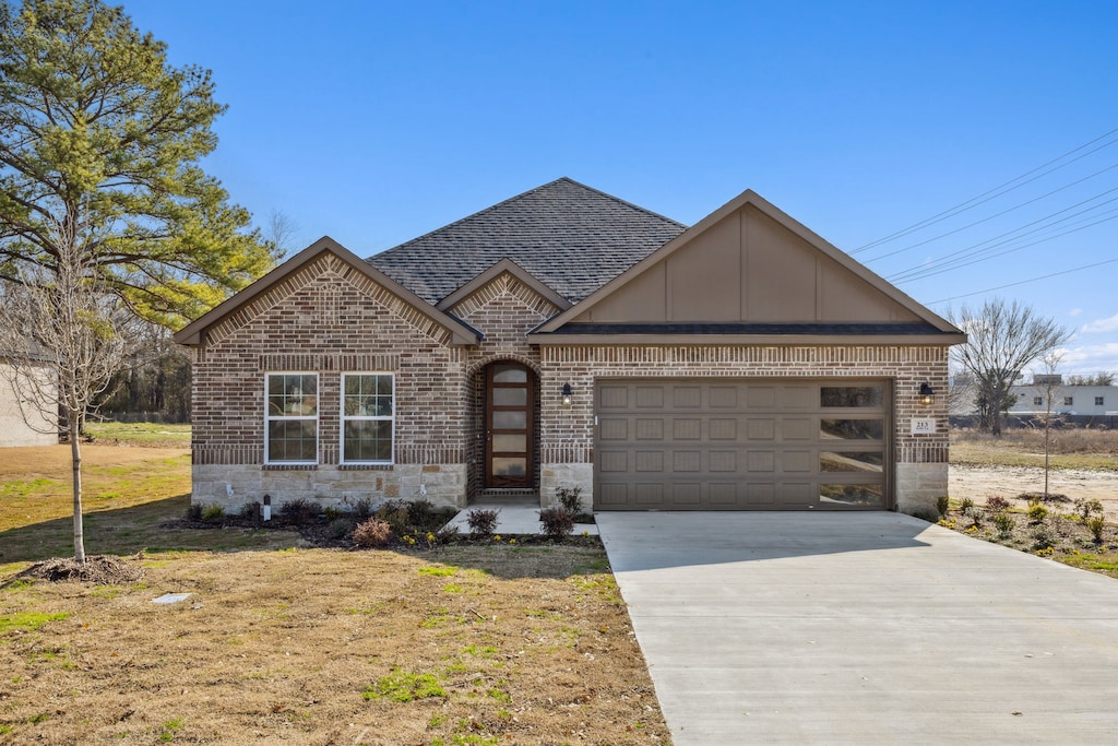 view of front of home with a garage and a front yard
