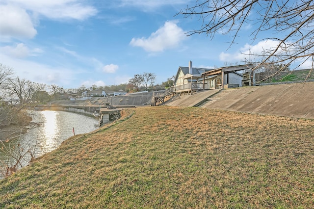 view of yard featuring a water view