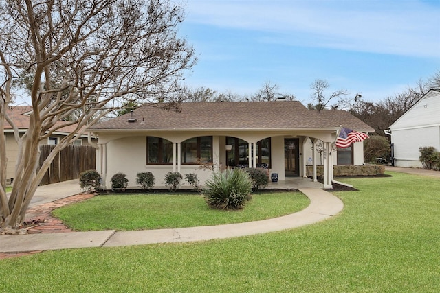 view of front facade featuring a front lawn