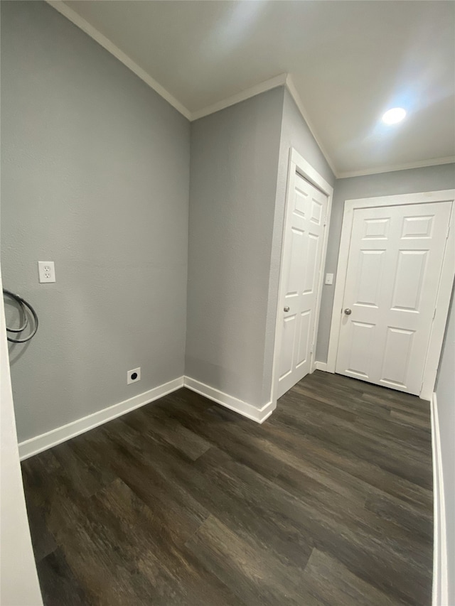 207 County Road 2005, Corsicana, TX 75110 - entryway with crown molding and dark hardwood / wood-style flooring
