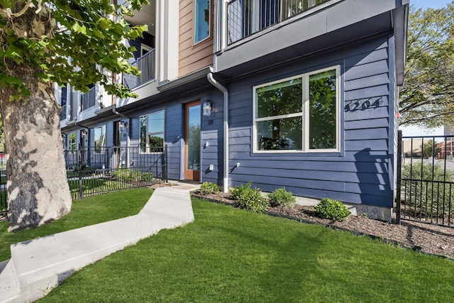 property entrance featuring a lawn