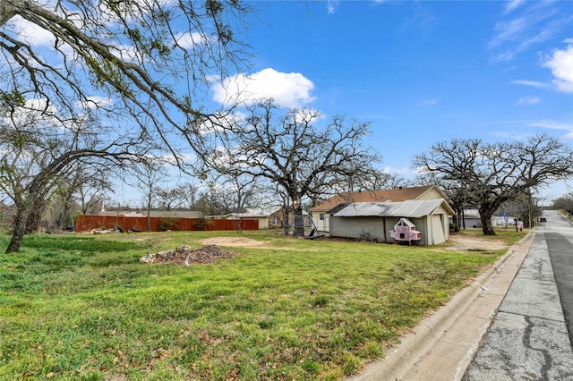 view of yard featuring fence