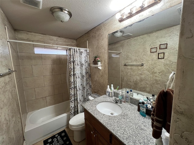 full bathroom featuring shower / tub combo with curtain, vanity, toilet, and a textured ceiling