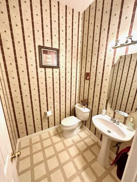 bathroom featuring toilet