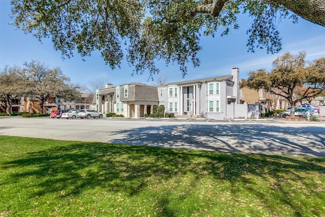 view of front of home featuring a front lawn