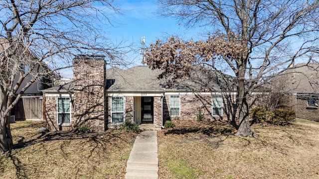 view of front of house with a front yard