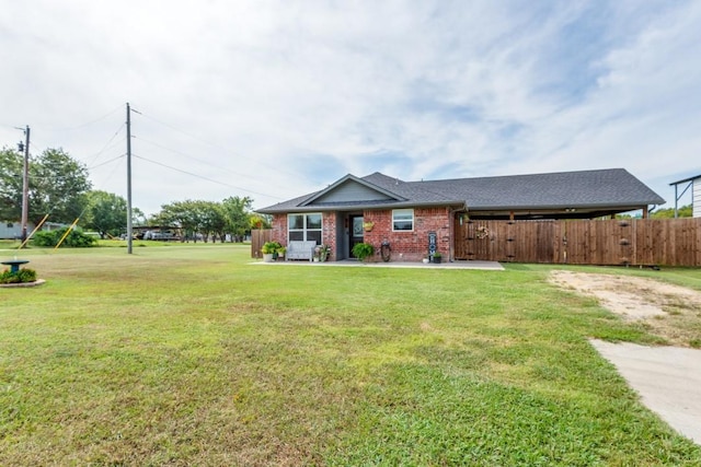 ranch-style house featuring a front yard