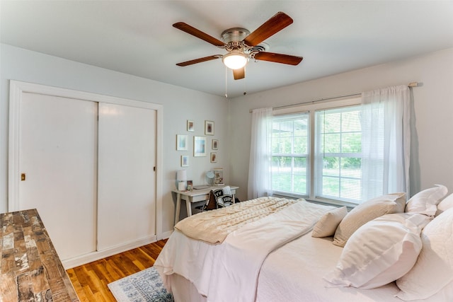 bedroom featuring ceiling fan, light hardwood / wood-style floors, and a closet