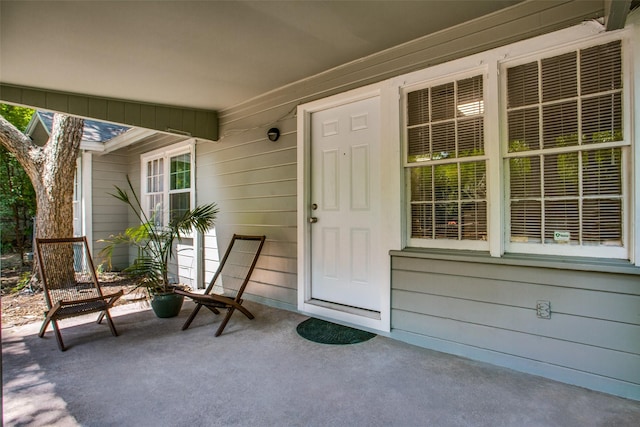 doorway to property featuring covered porch